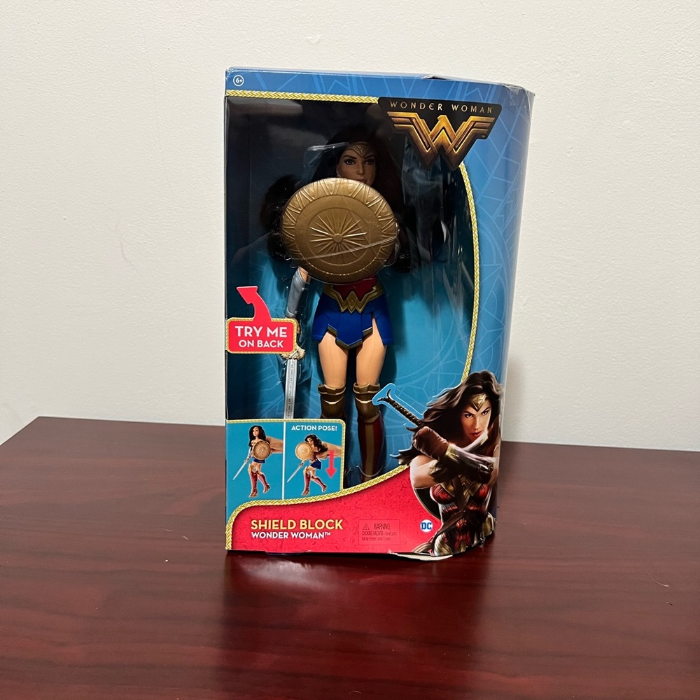 Wonder Woman - Picture 3 of 5